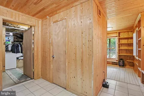 Entry Way - 13010 Belle Meade Ln, Markham, VA 22643 photo 12 of 12