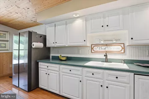 Kitchen - 13010 Belle Meade Ln, Markham, VA 22643 photo 3 of 5