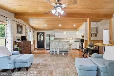 Entry Way - 13010 Belle Meade Ln, Markham, VA 22643 photo 1 of 12