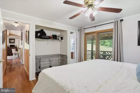 Bedroom - 13010 Belle Meade Ln, Markham, VA 22643 photo 3 of 5