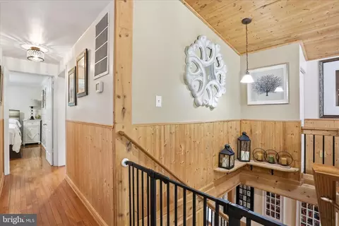 Entry Way - 13010 Belle Meade Ln, Markham, VA 22643 photo 4 of 12