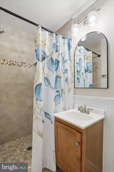 Bath - 13010 Belle Meade Ln, Markham, VA 22643 photo 1 of 5
