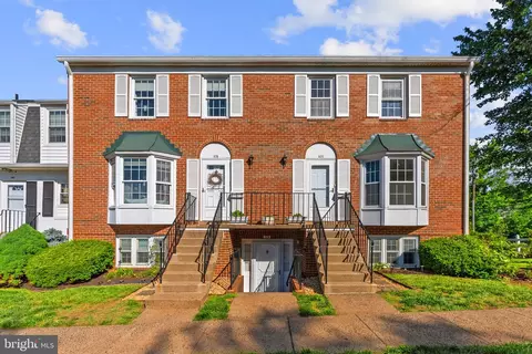 52 52a Leeds Ct, Warrenton, VA 20186