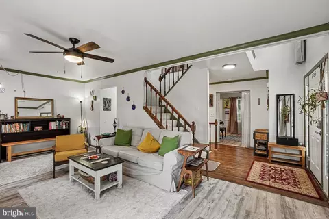 Entry Way - 740 Cherry Tree Ln, Warrenton, VA 20186 photo 1 of 2