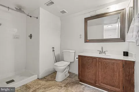Bath - 740 Cherry Tree Ln, Warrenton, VA 20186 photo 3 of 4