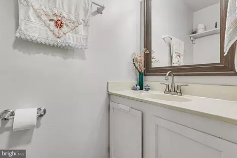 Bath - 740 Cherry Tree Ln, Warrenton, VA 20186 photo 4 of 4