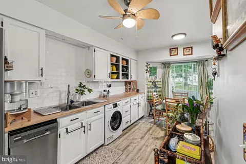 Kitchen - 740 Cherry Tree Ln, Warrenton, VA 20186 photo 1 of 3