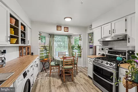 Kitchen - 740 Cherry Tree Ln, Warrenton, VA 20186 photo 2 of 3