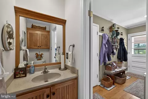 Entry Way - 3934 Rectortown Rd, Marshall, VA 20115 photo 2 of 4