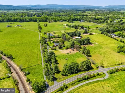 View/Area - 3934 Rectortown Rd, Marshall, VA 20115 photo 3 of 7