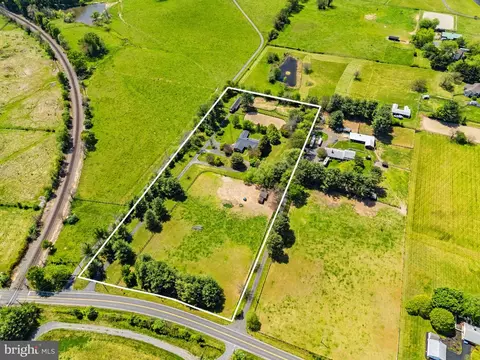 View/Area - 3934 Rectortown Rd, Marshall, VA 20115 photo 4 of 7