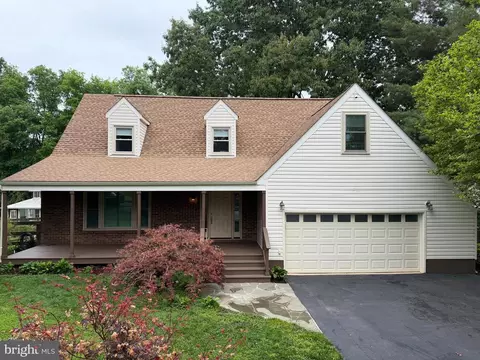 7033 Westmoreland Dr, Warrenton, VA 20187