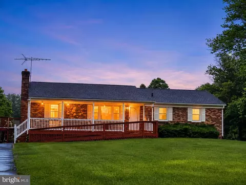 7087 Lakeview Dr, Warrenton, VA 20187