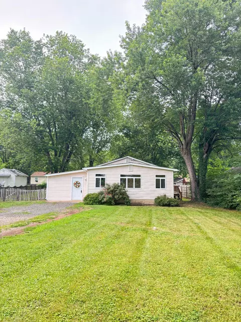 203 W Bowen St, Remington, VA 22734