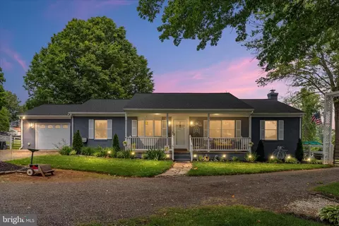 9189 Lees Ridge Rd, Warrenton, VA 20186