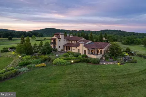 2525 Gibson Ct, Delaplane, VA 20144