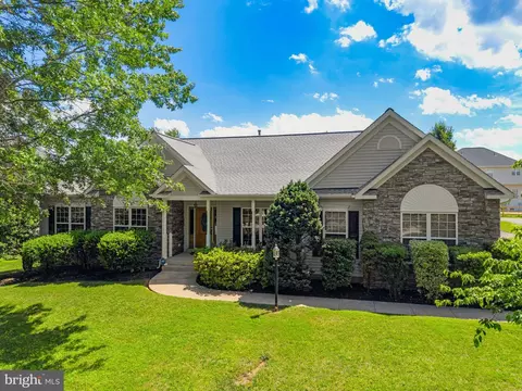 700 Fox Chase St, Warrenton, VA 20186