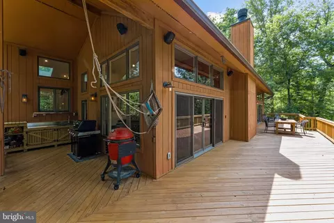 Exterior - 7923 Cub Dr, Marshall, VA 20115 photo 6 of 10