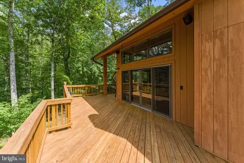 Exterior - 7923 Cub Dr, Marshall, VA 20115 photo 5 of 10