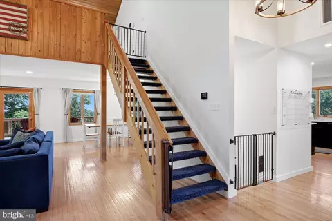 Entry Way - 5221 Mountain View Dr, Broad Run, VA 20137 photo 10 of 12
