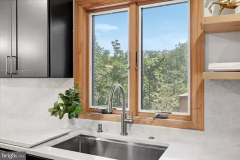 Kitchen - 5221 Mountain View Dr, Broad Run, VA 20137 photo 4 of 8