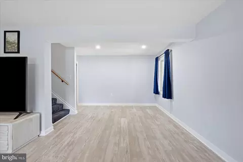 Living - 5221 Mountain View Dr, Broad Run, VA 20137 photo 3 of 4