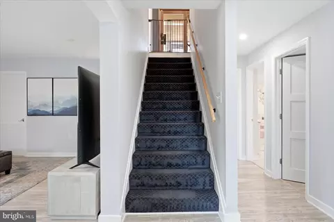 Entry Way - 5221 Mountain View Dr, Broad Run, VA 20137 photo 11 of 12