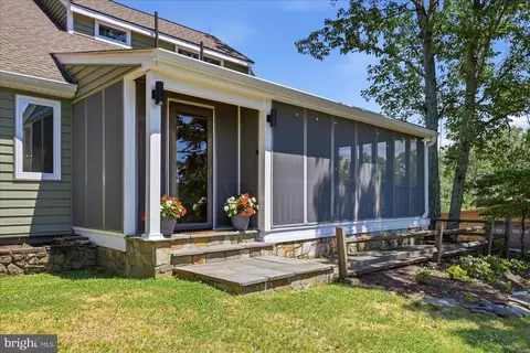 Exterior - 5221 Mountain View Dr, Broad Run, VA 20137 photo 12 of 29