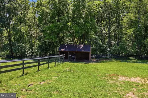 Exterior - 5221 Mountain View Dr, Broad Run, VA 20137 photo 9 of 29