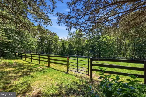 Exterior - 5221 Mountain View Dr, Broad Run, VA 20137 photo 11 of 29