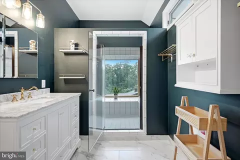 Bath - 5221 Mountain View Dr, Broad Run, VA 20137 photo 5 of 6