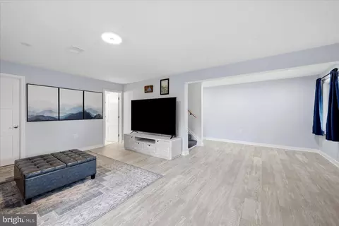 Living - 5221 Mountain View Dr, Broad Run, VA 20137 photo 4 of 4