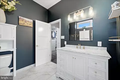 Bath - 5221 Mountain View Dr, Broad Run, VA 20137 photo 3 of 6