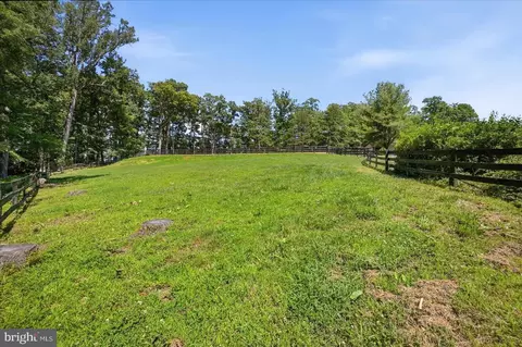 Exterior - 5221 Mountain View Dr, Broad Run, VA 20137 photo 5 of 29