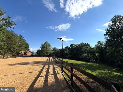 Exterior - 5221 Mountain View Dr, Broad Run, VA 20137 photo 2 of 29