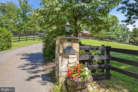 Exterior - 5221 Mountain View Dr, Broad Run, VA 20137 photo 3 of 29