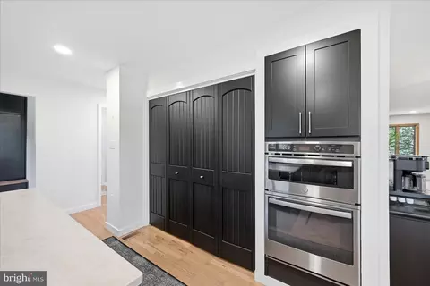 Kitchen - 5221 Mountain View Dr, Broad Run, VA 20137 photo 5 of 8