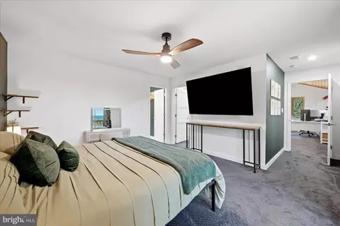 Bedroom - 5221 Mountain View Dr, Broad Run, VA 20137 photo 1 of 9