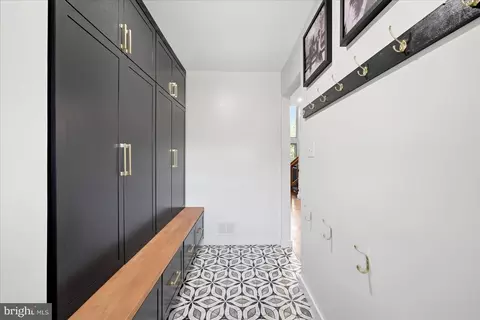 Entry Way - 5221 Mountain View Dr, Broad Run, VA 20137 photo 4 of 12