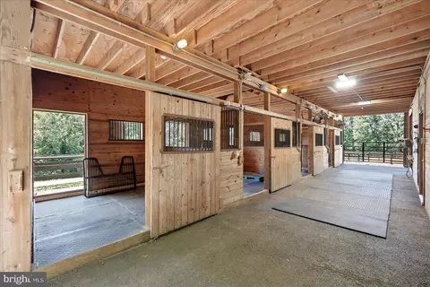 Entry Way - 5221 Mountain View Dr, Broad Run, VA 20137 photo 1 of 12