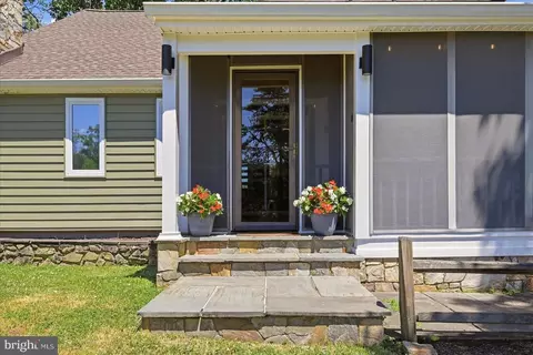 Exterior - 5221 Mountain View Dr, Broad Run, VA 20137 photo 15 of 29