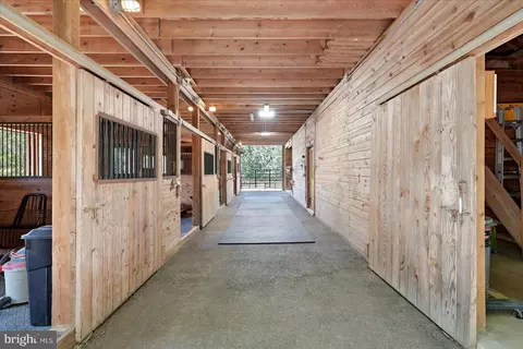 Entry Way - 5221 Mountain View Dr, Broad Run, VA 20137 photo 3 of 12
