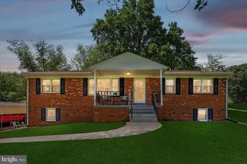 4586 Hillside Ct, Warrenton, VA 20187