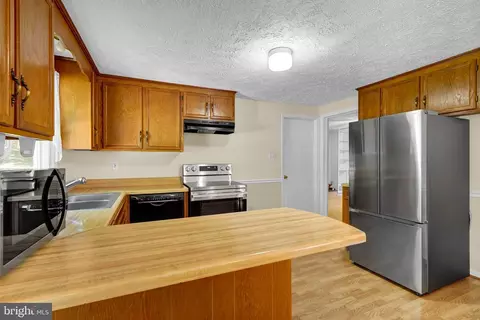 Kitchen - 6067 Pilgrims Rest Rd, Broad Run, VA 20137 photo 1 of 1