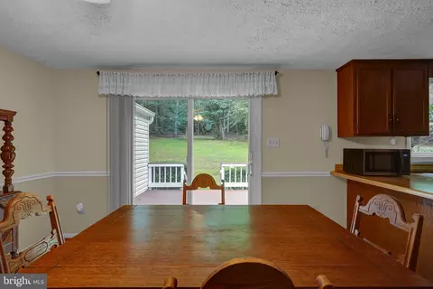 Dining - 6067 Pilgrims Rest Rd, Broad Run, VA 20137 photo 2 of 4