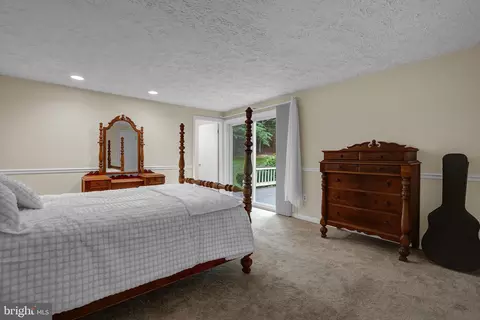 Bedroom - 6067 Pilgrims Rest Rd, Broad Run, VA 20137 photo 3 of 9