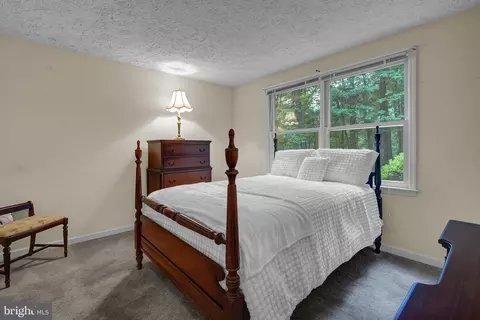 Bedroom - 6067 Pilgrims Rest Rd, Broad Run, VA 20137 photo 5 of 9