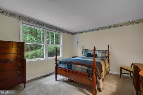 Bedroom - 6067 Pilgrims Rest Rd, Broad Run, VA 20137 photo 8 of 9