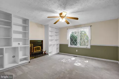 Living - 6067 Pilgrims Rest Rd, Broad Run, VA 20137 photo 4 of 4