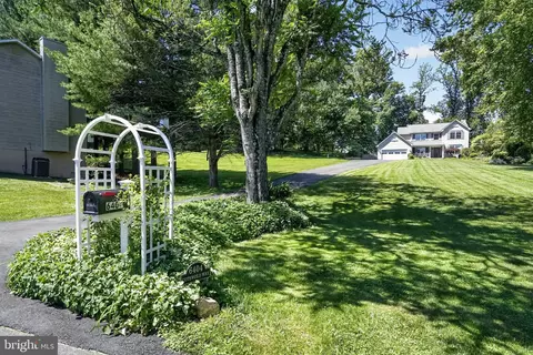 Exterior - 6404 Cotswold Way, Broad Run, VA 20137 photo 12 of 18